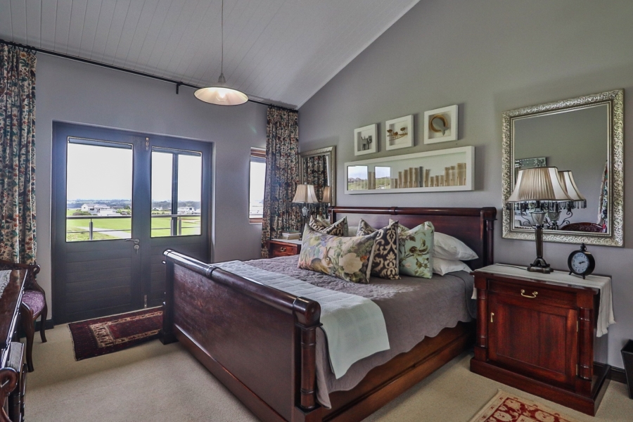5 Bedroom Property for Sale in Oubaai Western Cape